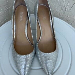 Michael Kors Claire Pump Metallic Snakeskin Embossed Leather Silver Size 6